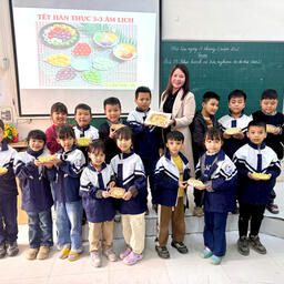 TẾT HÀN THỰC – TRẢI NGHIỆM Ý NGHĨA CÙNG CÔ VÀ TRÒ KHỐI 2, 3 TRƯỜNG TIỂU HỌC THỦ SỸ